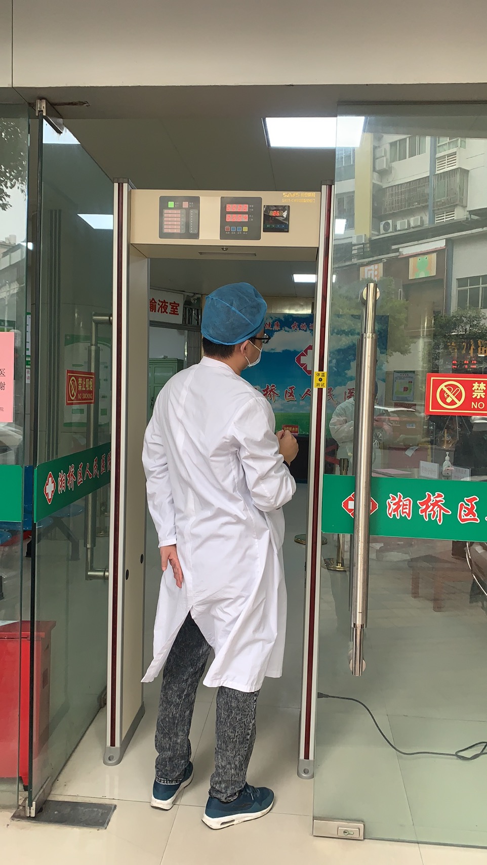 賽安威視測(cè)溫安檢門案例圖.jpg